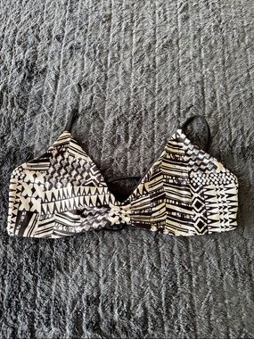 L space Black and White Tribal Print Bikini Top